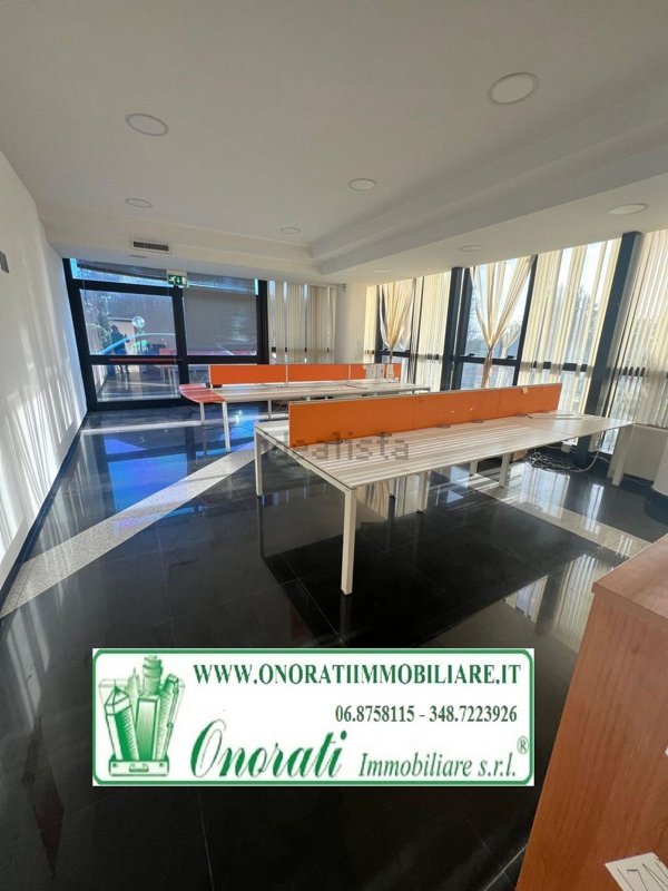 ufficio in vendita a Roma in zona Tor Cervara