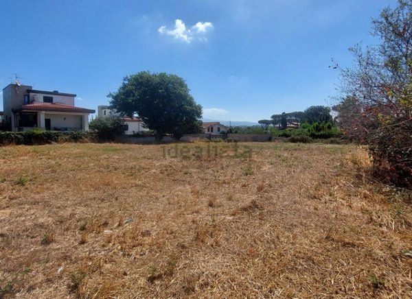 terreno edificabile in vendita a Roma in zona Infernetto