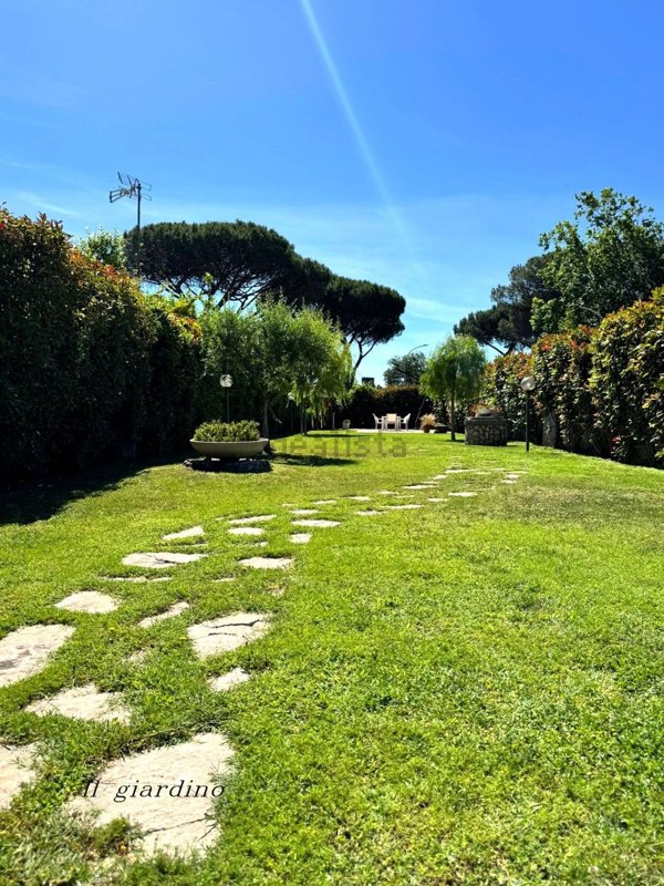 appartamento in vendita a Roma in zona Casal Palocco