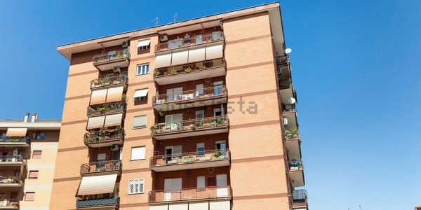 appartamento in vendita a Roma in zona Torre Spaccata