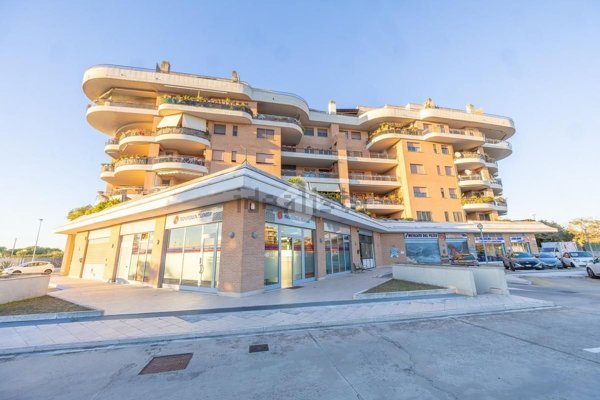 ufficio in vendita a Roma in zona Settecamini