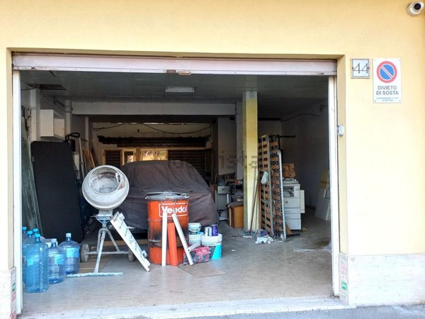 negozio in vendita a Roma in zona Dragoncello