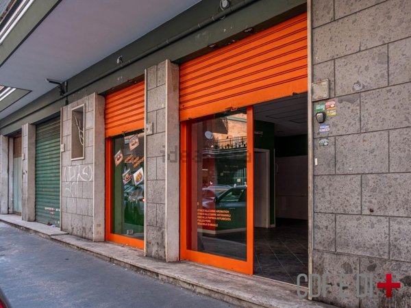 locale commerciale in vendita a Roma in zona Collatino