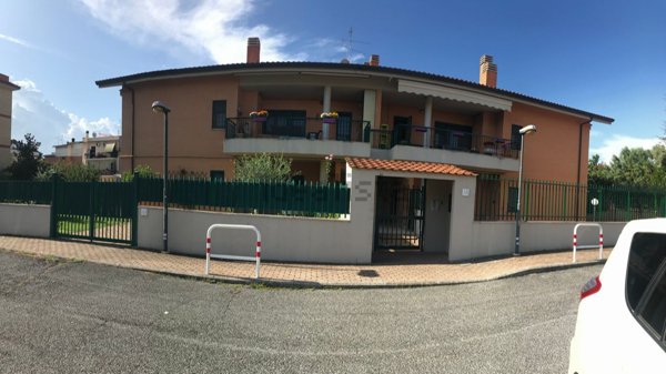 appartamento in vendita a Roma in zona Casal Morena