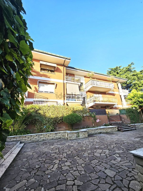 appartamento in vendita a Roma in zona Appio Pignatelli