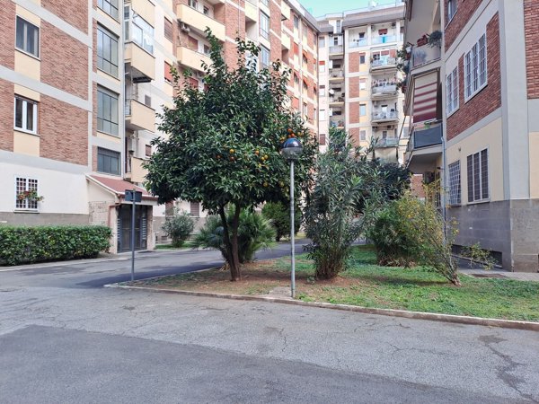 appartamento in vendita a Roma in zona Ardeatino