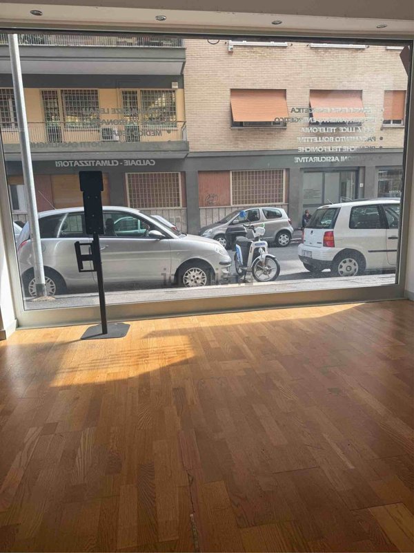 locale commerciale in vendita a Roma in zona Aurelio