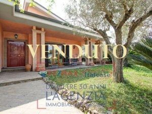 casa indipendente in vendita a Roma in zona Massimina/Casal Lumbroso