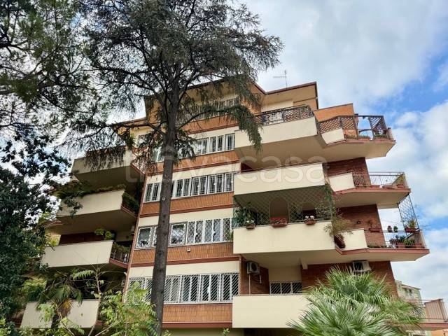 appartamento in vendita a Roma in zona Ostiense