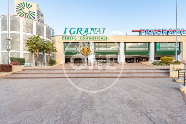 locale commerciale in vendita a Roma