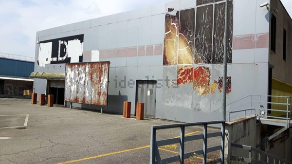 locale di sgombero in vendita a Roma in zona Giuliano Dalmata