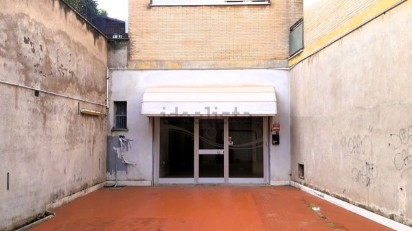 locale commerciale in vendita a Roma in zona Gianicolense