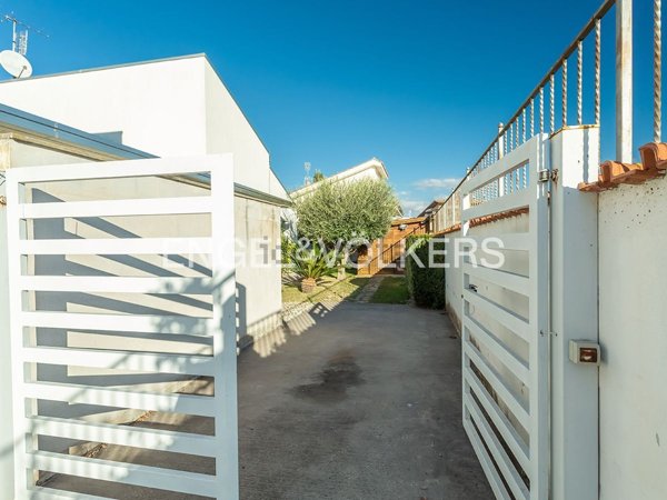 casa indipendente in vendita a Roma in zona Infernetto