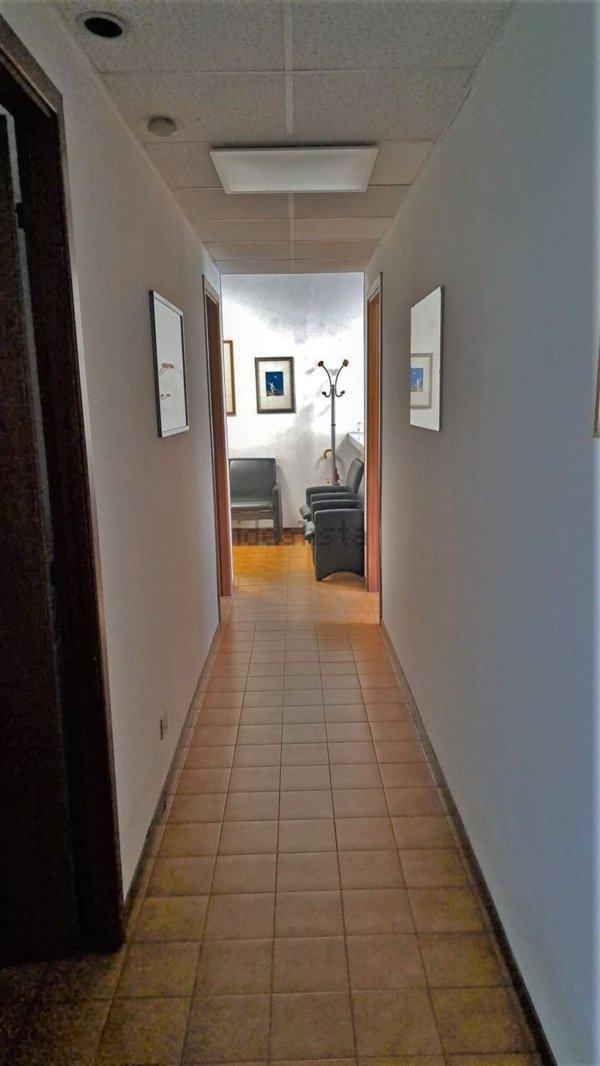 ufficio in vendita a Roma in zona Spinaceto