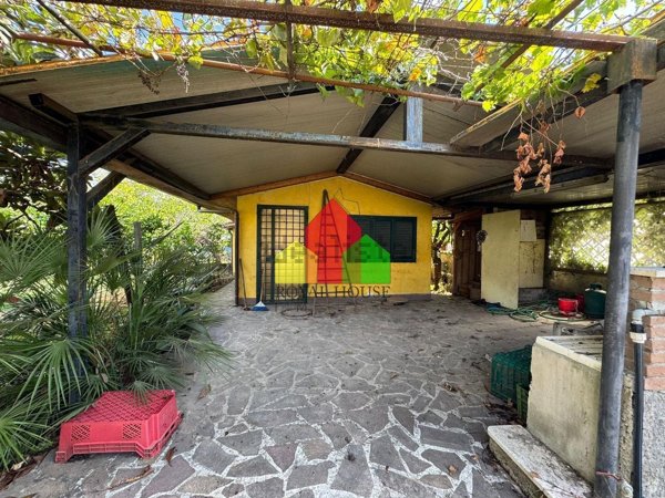 casa indipendente in vendita a Roma in zona Dragona/Bagnoletto