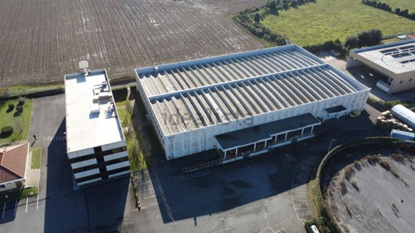 capannone in vendita a Roma in zona Spregamore