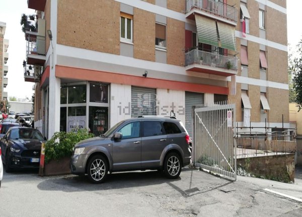 locale commerciale in vendita a Roma in zona Prenestino-Labicano