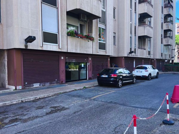 locale commerciale in vendita a Roma in zona Collatino