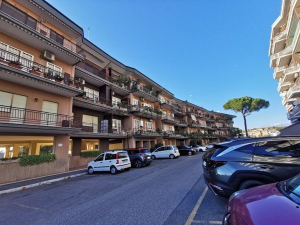 appartamento in vendita a Roma in zona Colle del Sole