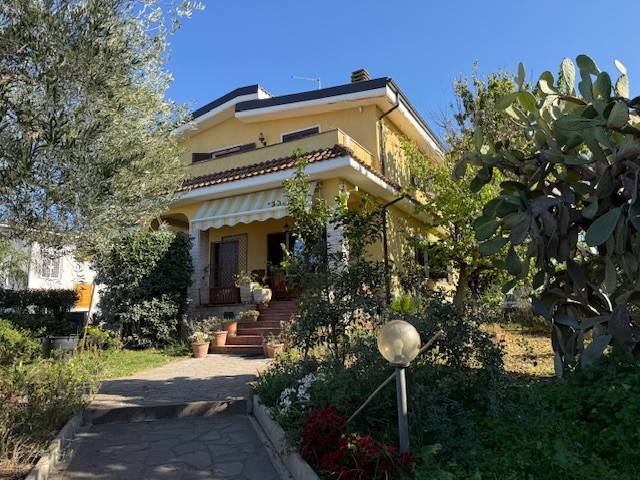 casa indipendente in vendita a Roma in zona Castel di Leva