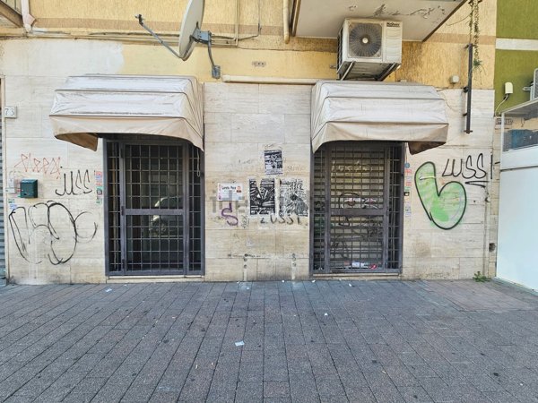 ufficio in vendita a Roma in zona Torre Maura