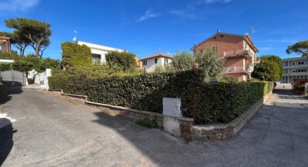 appartamento in vendita a Roma in zona Appio Pignatelli