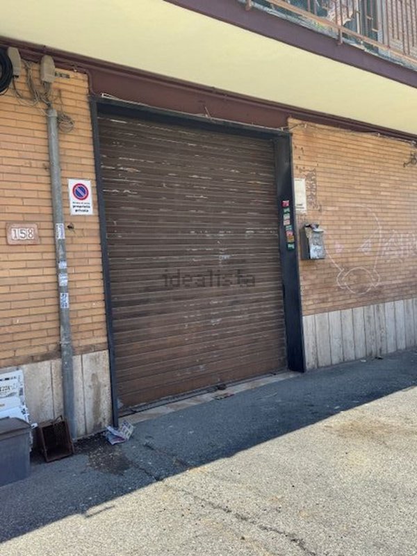 locale commerciale in vendita a Roma in zona Dragona/Bagnoletto