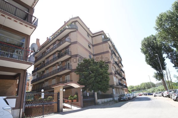appartamento in vendita a Roma in zona Ostia