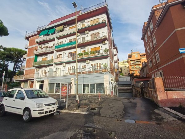 locale di sgombero in vendita a Roma in zona Alessandrino