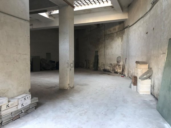 locale commerciale in vendita a Roma in zona Monte Sacro/Talenti