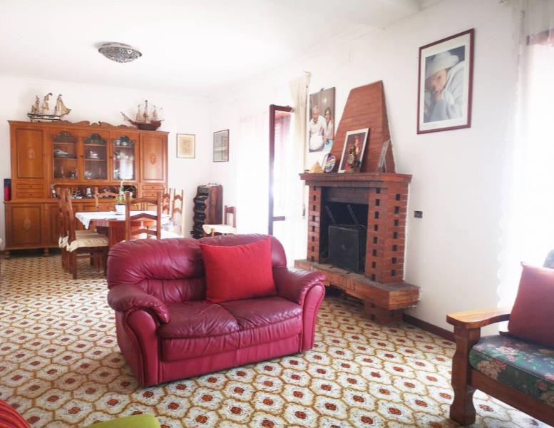 appartamento in vendita a Roma in zona Torre Angela