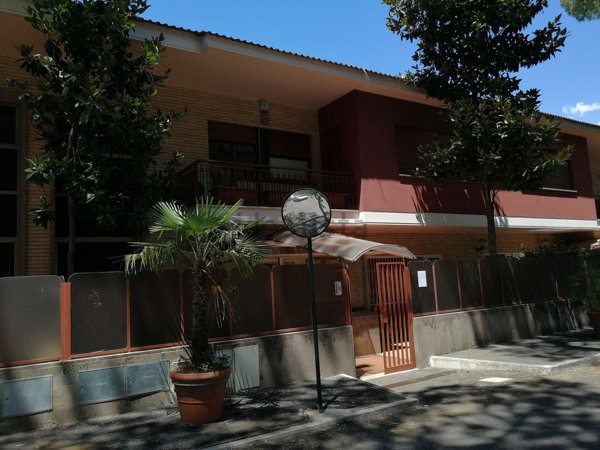 casa indipendente in vendita a Roma in zona Tomba di Nerone