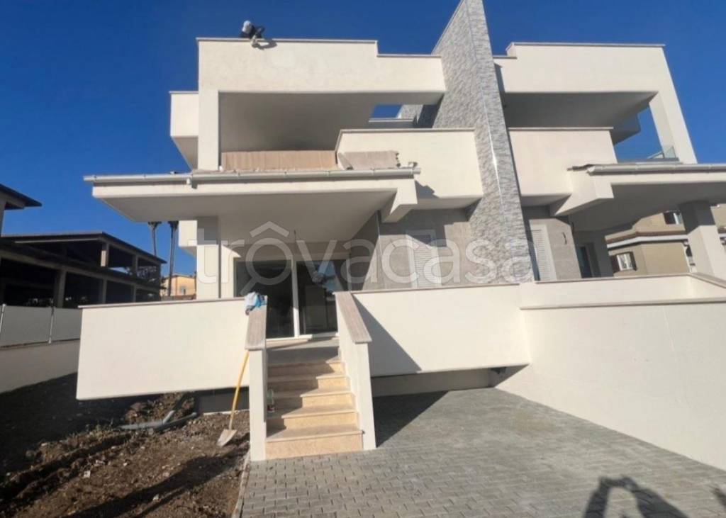 casa indipendente in vendita a Roma in zona Selva Candida