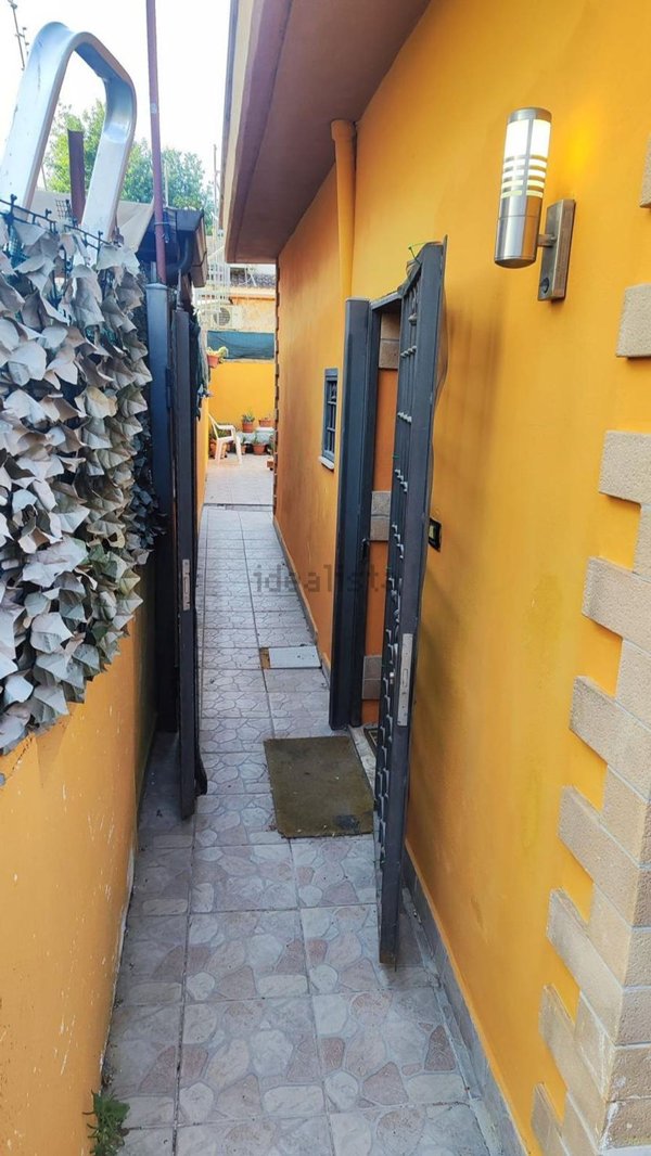 appartamento in vendita a Roma in zona Lago Regillo