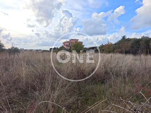 terreno edificabile in vendita a Roma in zona Castelverde
