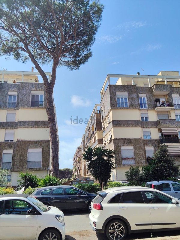 appartamento in vendita a Roma in zona Ostia