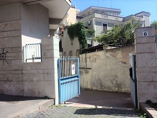 ufficio in vendita a Roma in zona Appio Latino