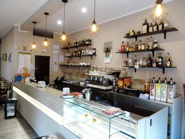 locale commerciale in vendita a Roma in zona Torre Maura