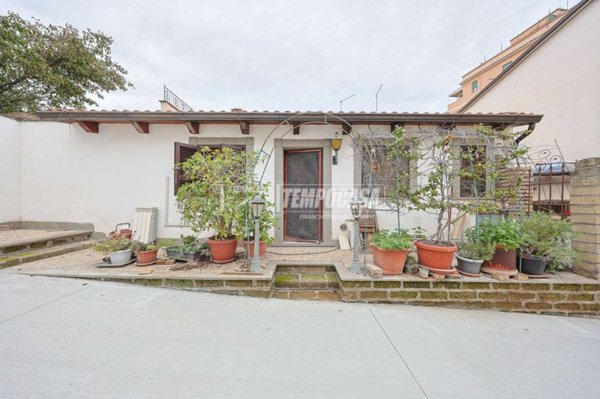 casa indipendente in vendita a Roma in zona Tuscolano