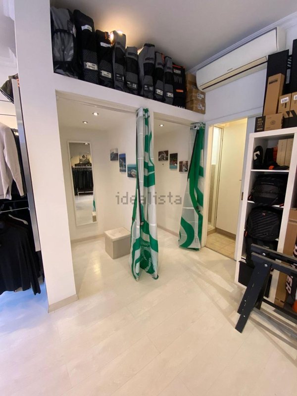 locale commerciale in vendita a Roma in zona Parioli