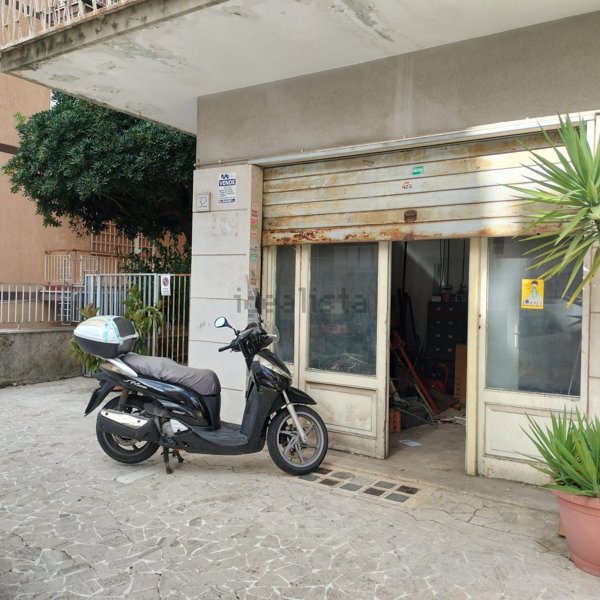 locale commerciale in vendita a Roma in zona Torrevecchia