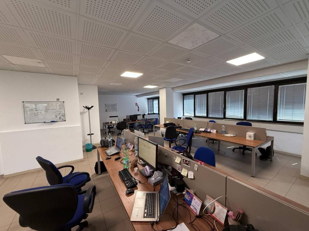 ufficio in vendita a Roma in zona Cinecittà