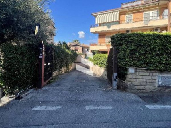 negozio in vendita a Roma in zona Vitinia