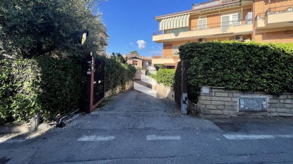 casa semindipendente in vendita a Roma in zona Vitinia