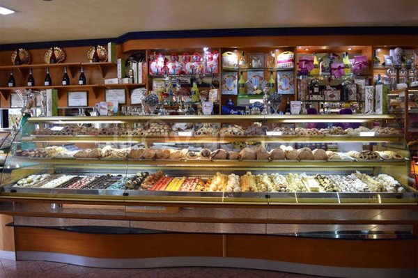 negozio in vendita a Roma in zona Parione/Sant'Eustachio