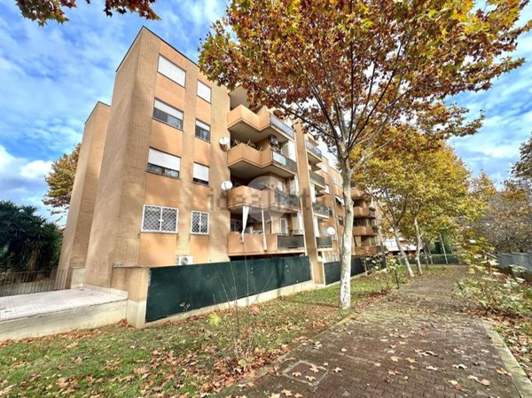 appartamento in vendita a Roma in zona Vitinia