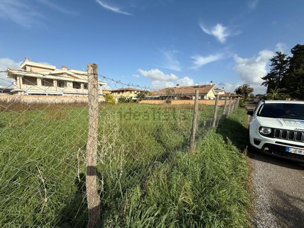 terreno edificabile in vendita a Roma in zona Infernetto