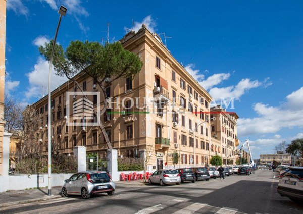 appartamento in vendita a Roma in zona Ostiense