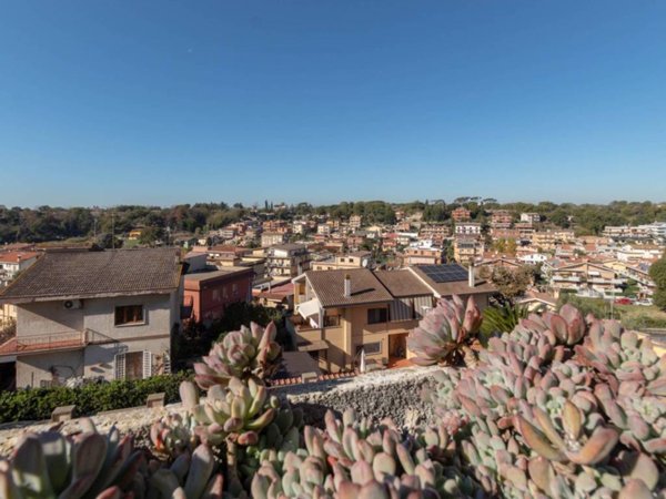 appartamento in vendita a Roma in zona Pantan Monastero