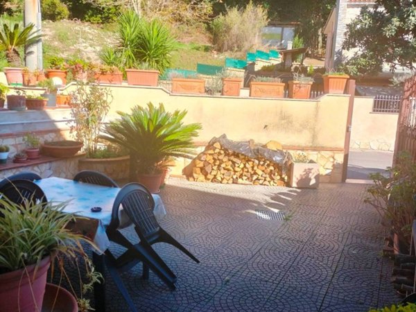 casa indipendente in vendita a Roma in zona Massimina/Casal Lumbroso